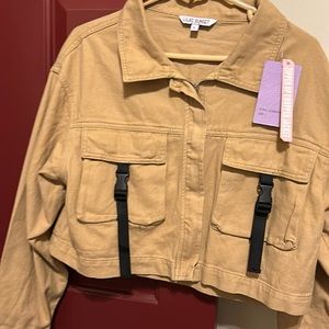 Zipper up cropped jacket